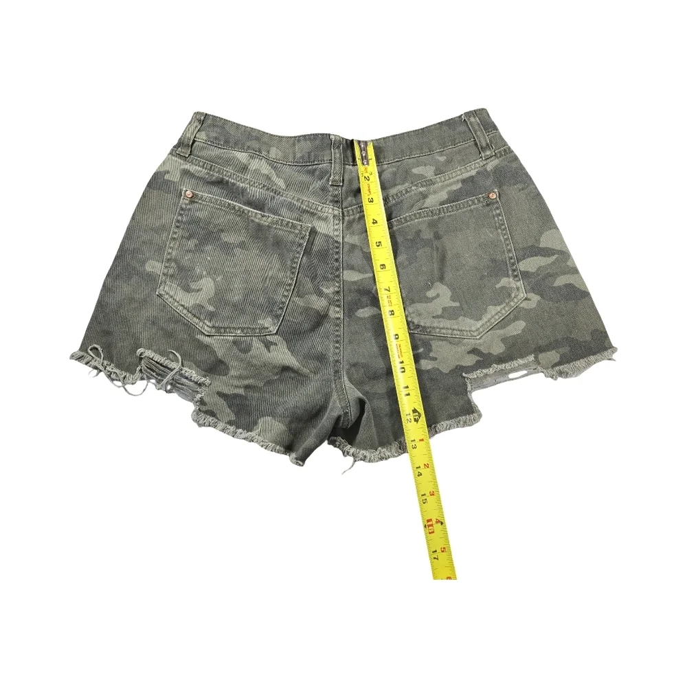 NOBO Shorts Distressed Camo high rise Women Shorts